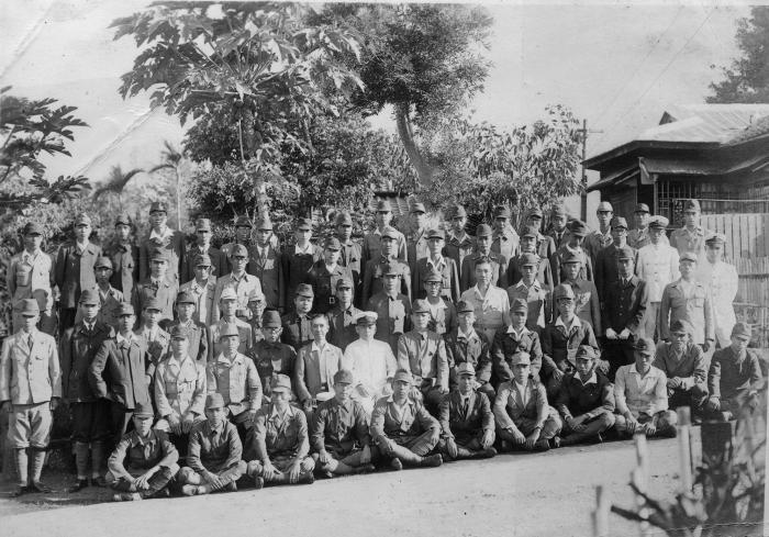 日昭和19年第五回鍊成會紀念攝影標題圖片