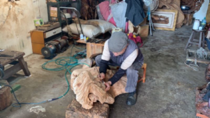 邱仕福 做木雕 標題圖片