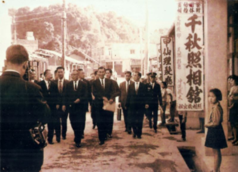 民國58年陳大慶視察南橫公路闢建工程留影標題圖片