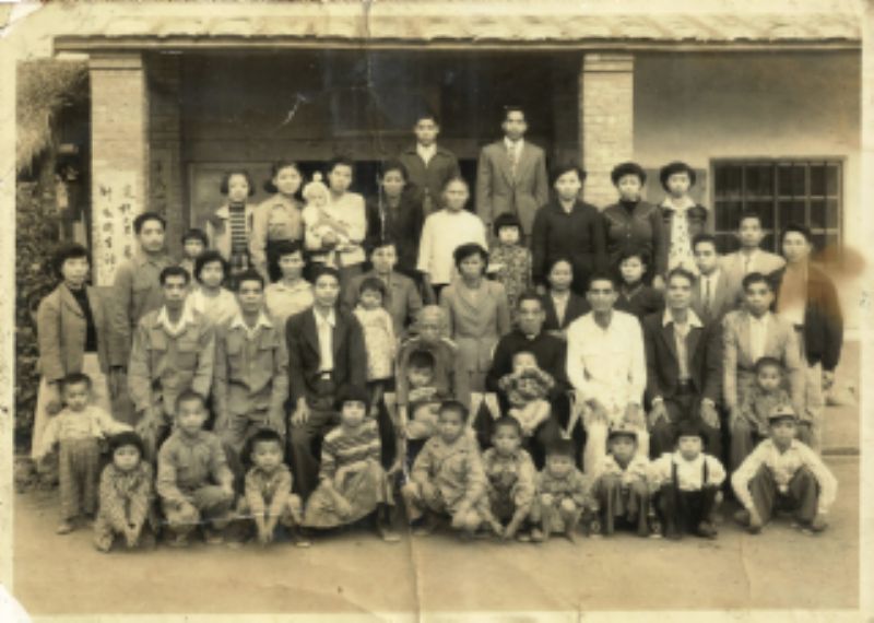 民國46年春節江華鑾七十大壽家族合影標題圖片