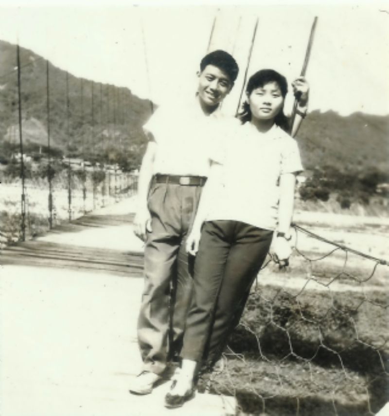 民國48年李意興鍾幸蘭夫婦寶隆吊橋前合影標題圖片