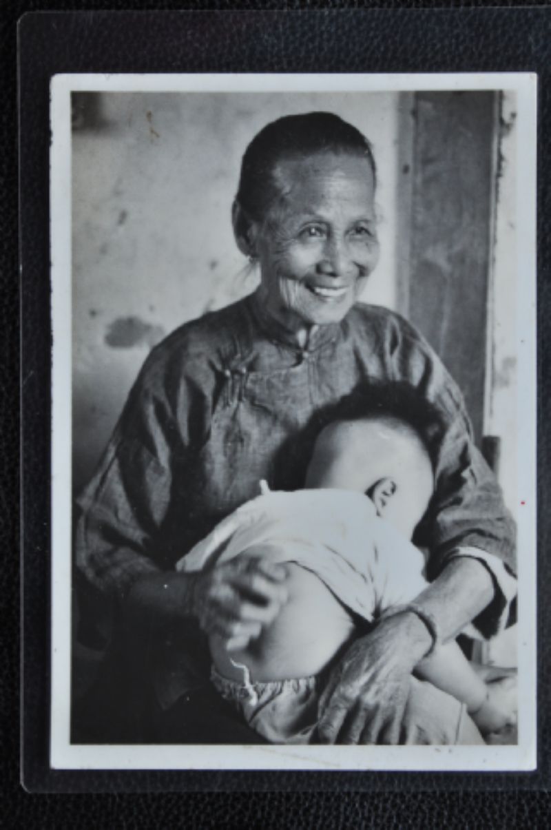 民國50年徐滿妹抱大曾孫老照片標題圖片