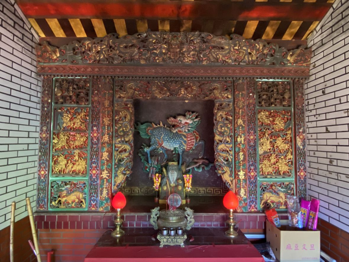 伯公石雕神尊 神龕壁飾「麒麟踏四寶」泥塑