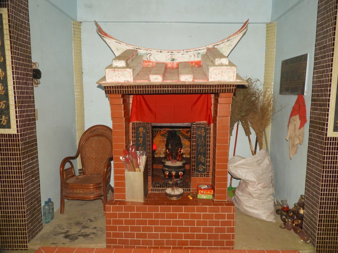新峰里腦窟寮新建宮的正殿