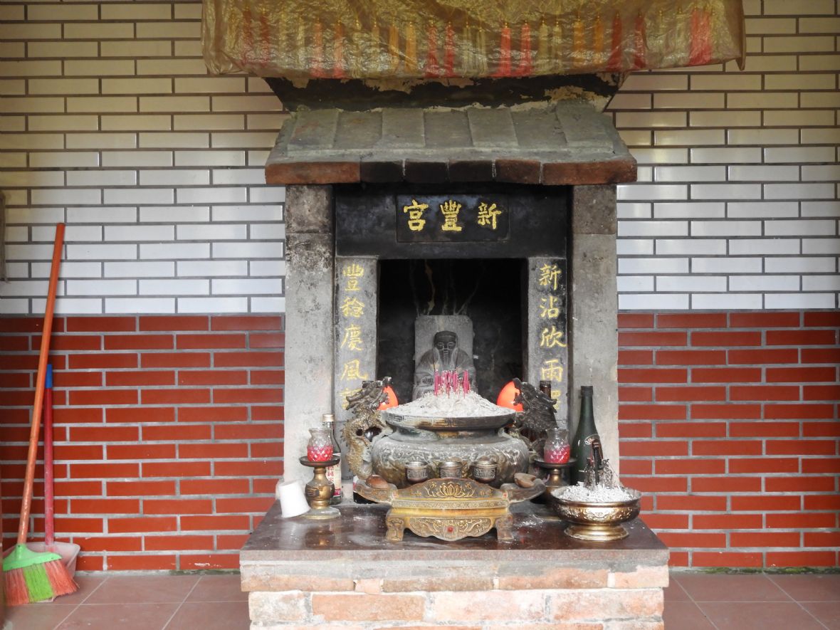 新峰里石壁腳新豐宮的正殿
