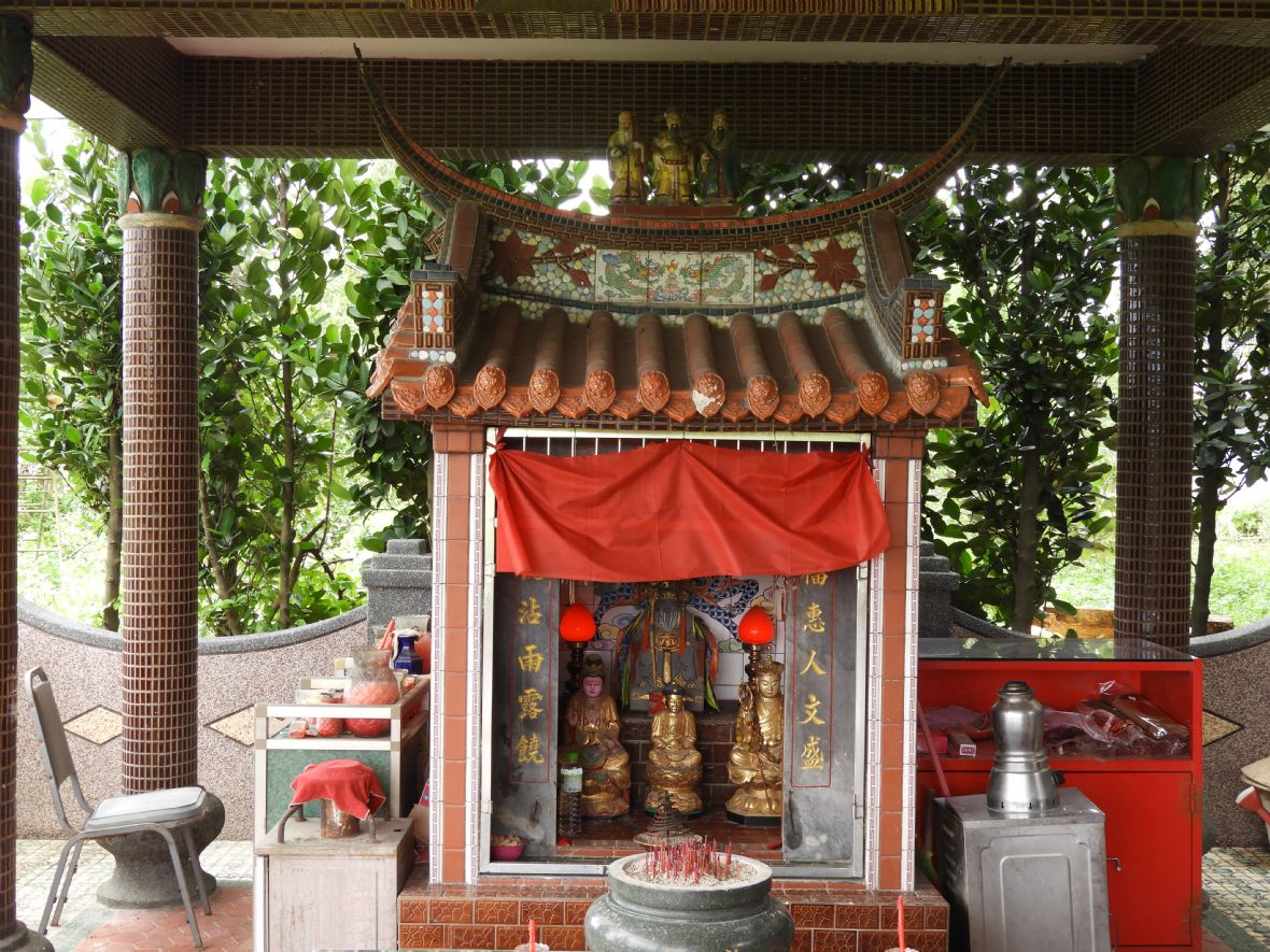 南興里三座屋新盛宮的正殿