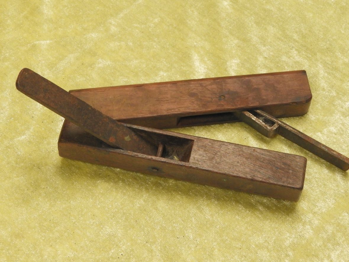 外圓鉋（照片前者）