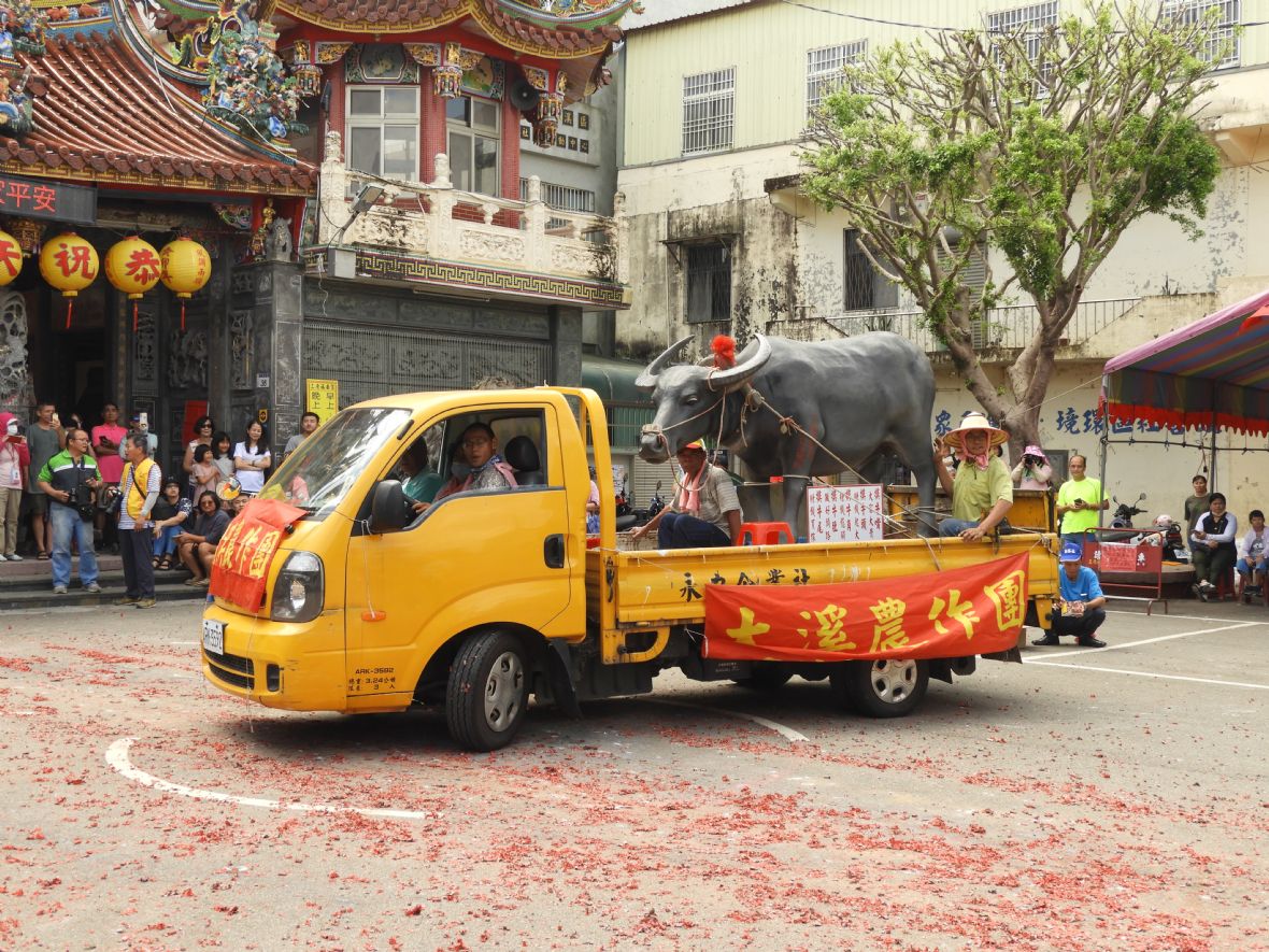 月眉農作團的神牛