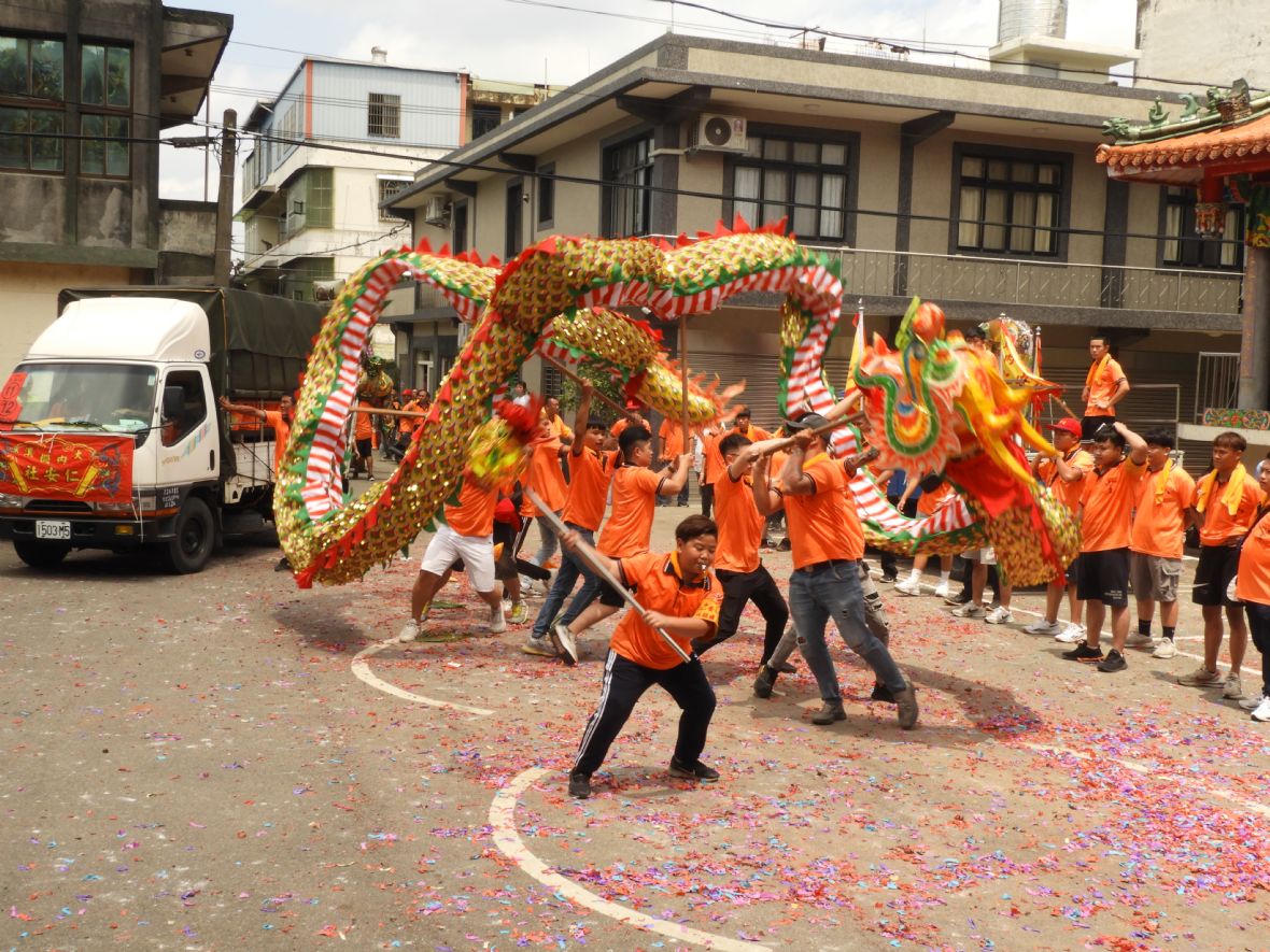 仁安社金龍團的單龍陣