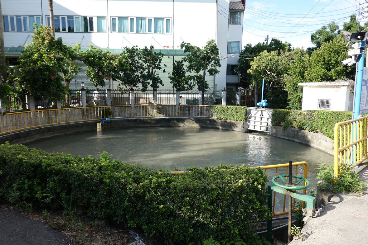 東興圳與舊港圳之水圓環分水汴設施（林美辰攝，2022）