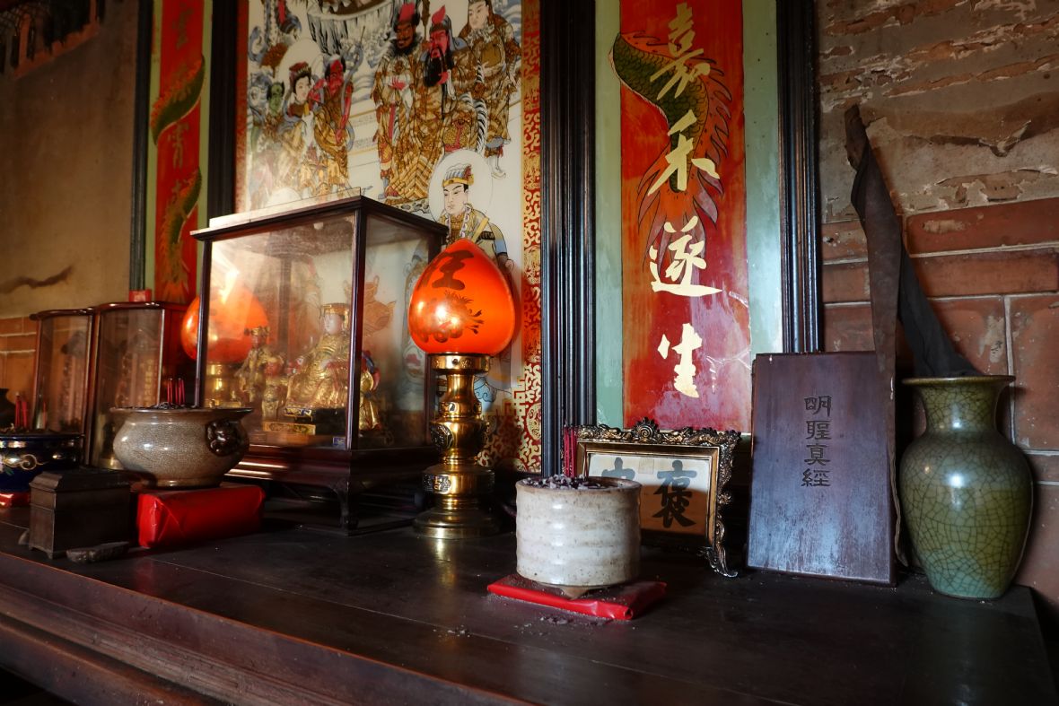 供桌上之陳設（林美辰攝，2022）