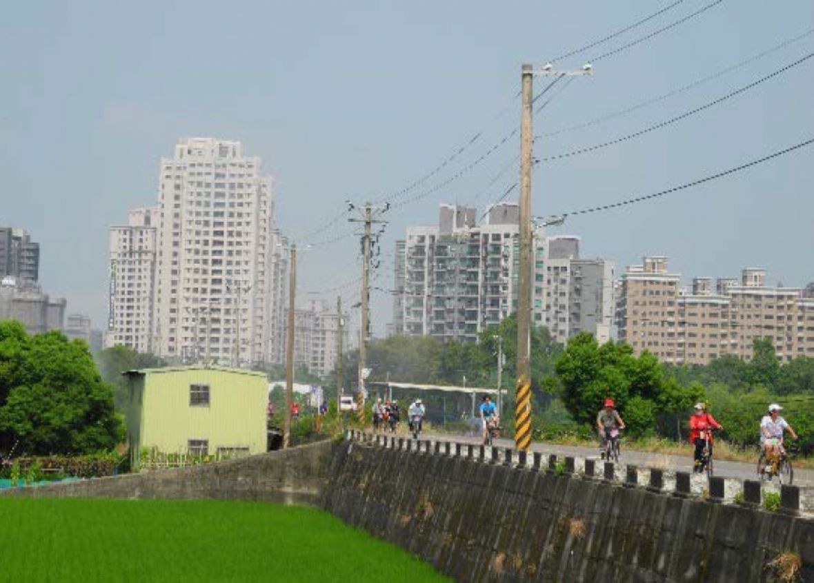 廢除後的堤防規劃道路（堤頂街）