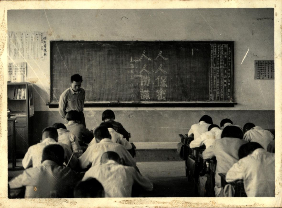 民國58年東海國民學校書法課撰寫反共意識口號（林美辰翻拍，2021）