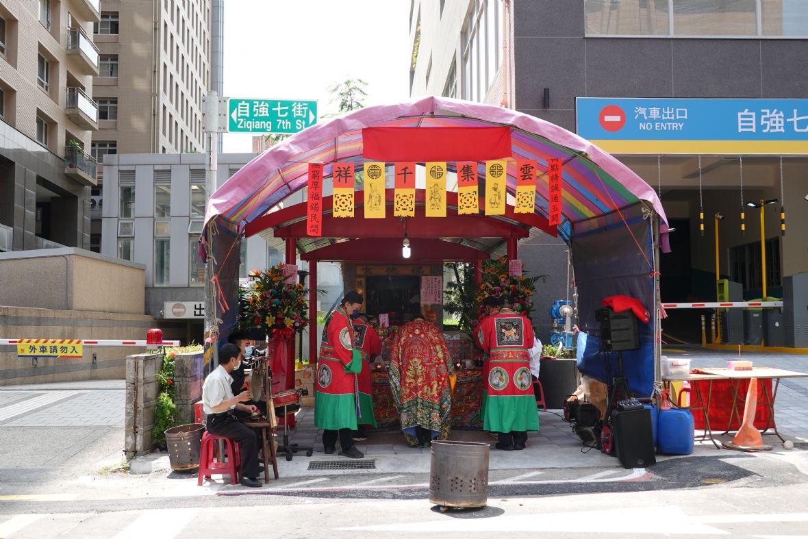 民國111年7月13日恭請福德正神入火安座（林美辰攝，2022）