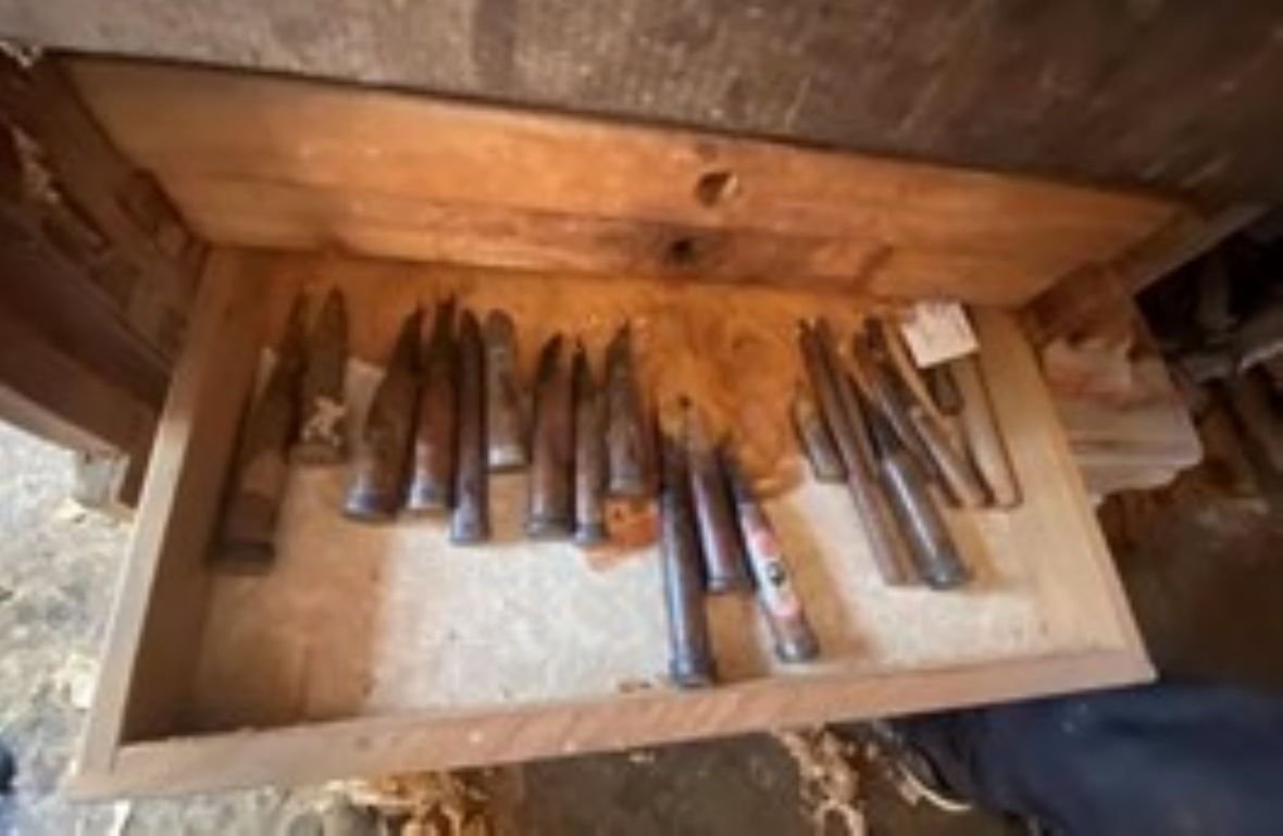 鑿刀刀身插入肖楠粉防鏽