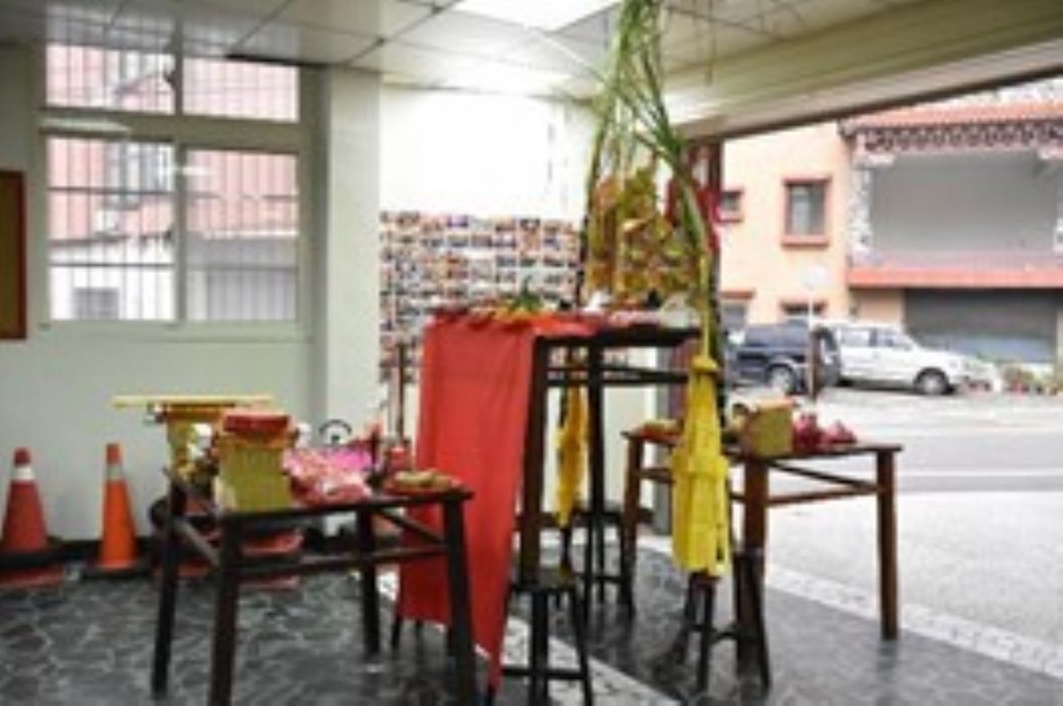  供桌及供品設置完成