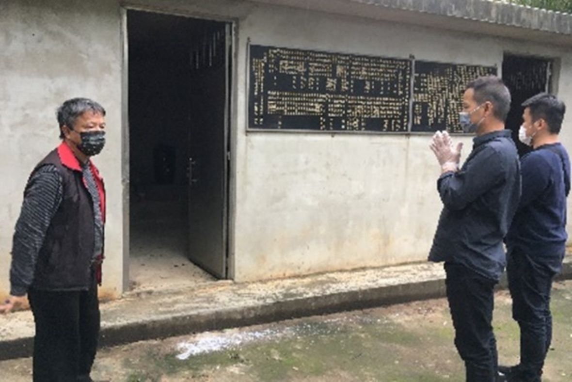 進金家屬準備進寄庫請出金斗甕