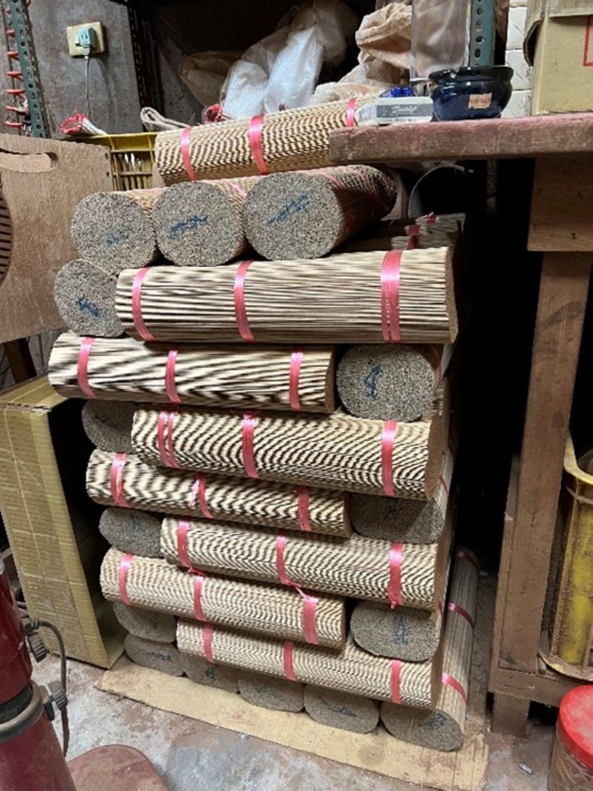 左側為香腳（意指骨材竹枝）