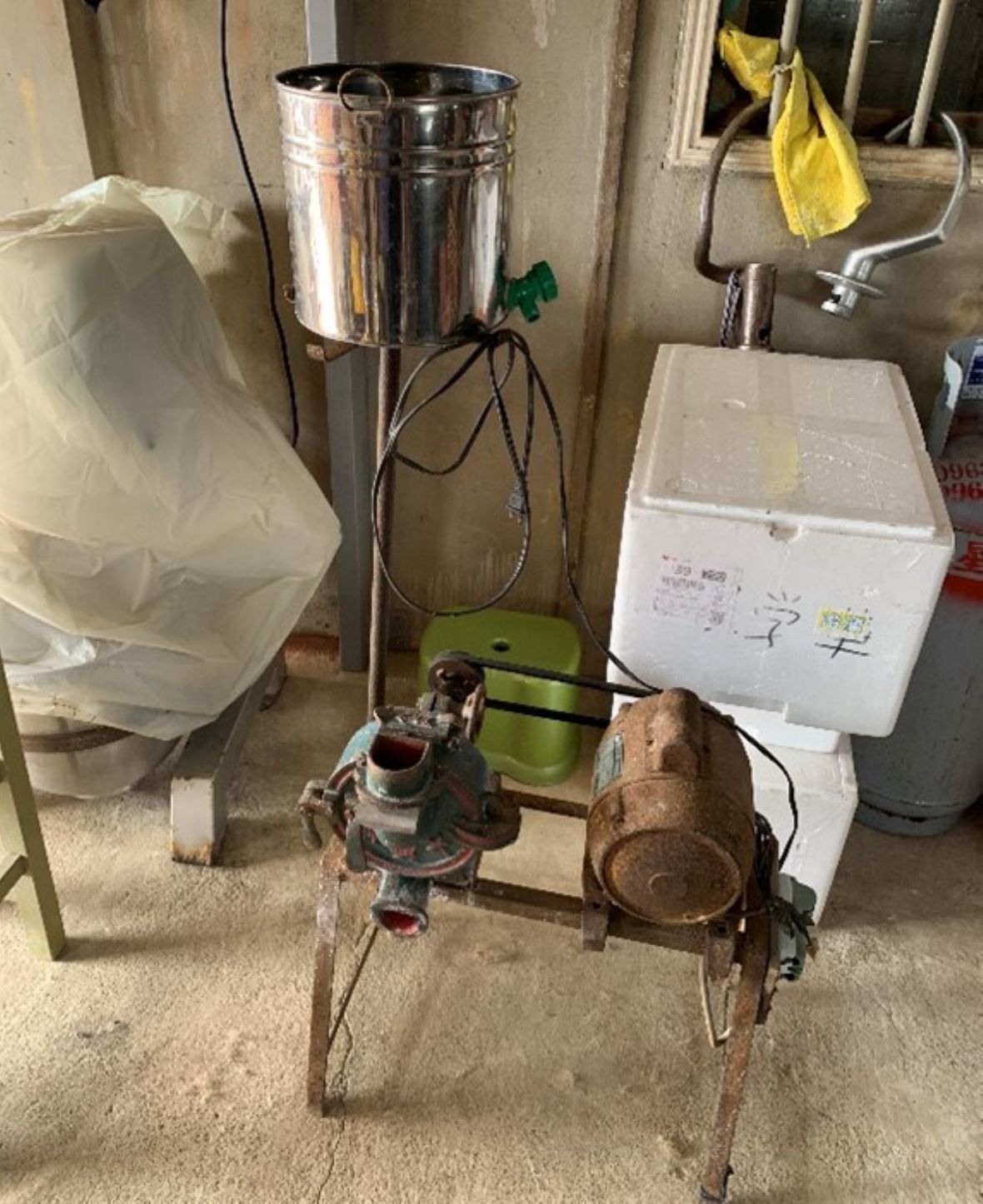 白米磨成粉的研磨機器（新屋）