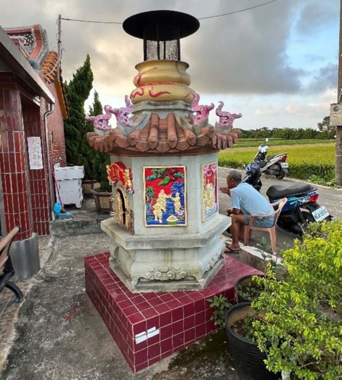 坡頭村9鄰福德宮市販固定樣式金爐