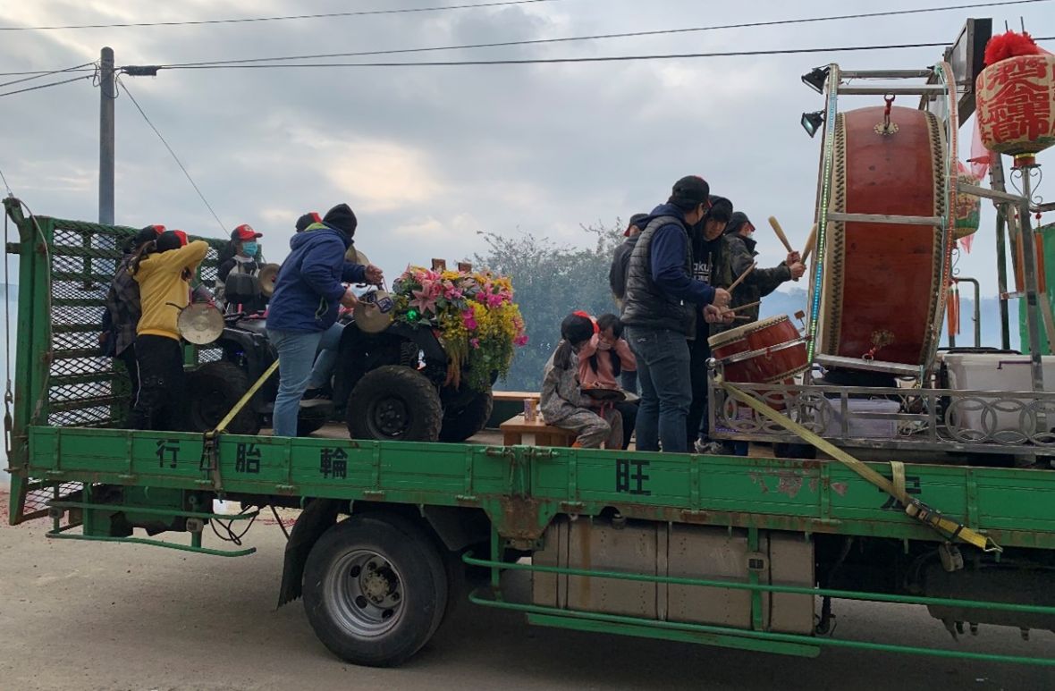 「新竹新豐羅府濟公會」陣頭的銅鑼鼓隊