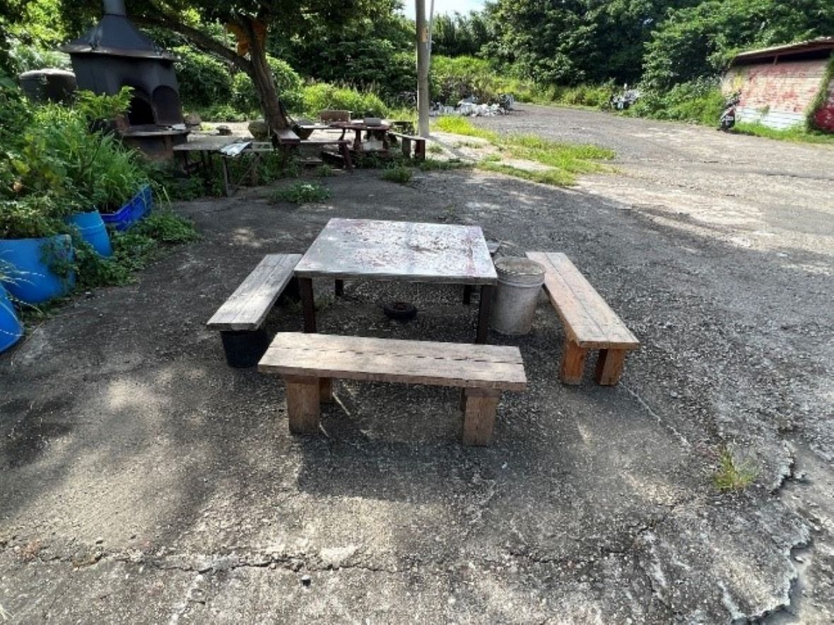 慈濟宮前濟公會平常聚會的大樹下場所