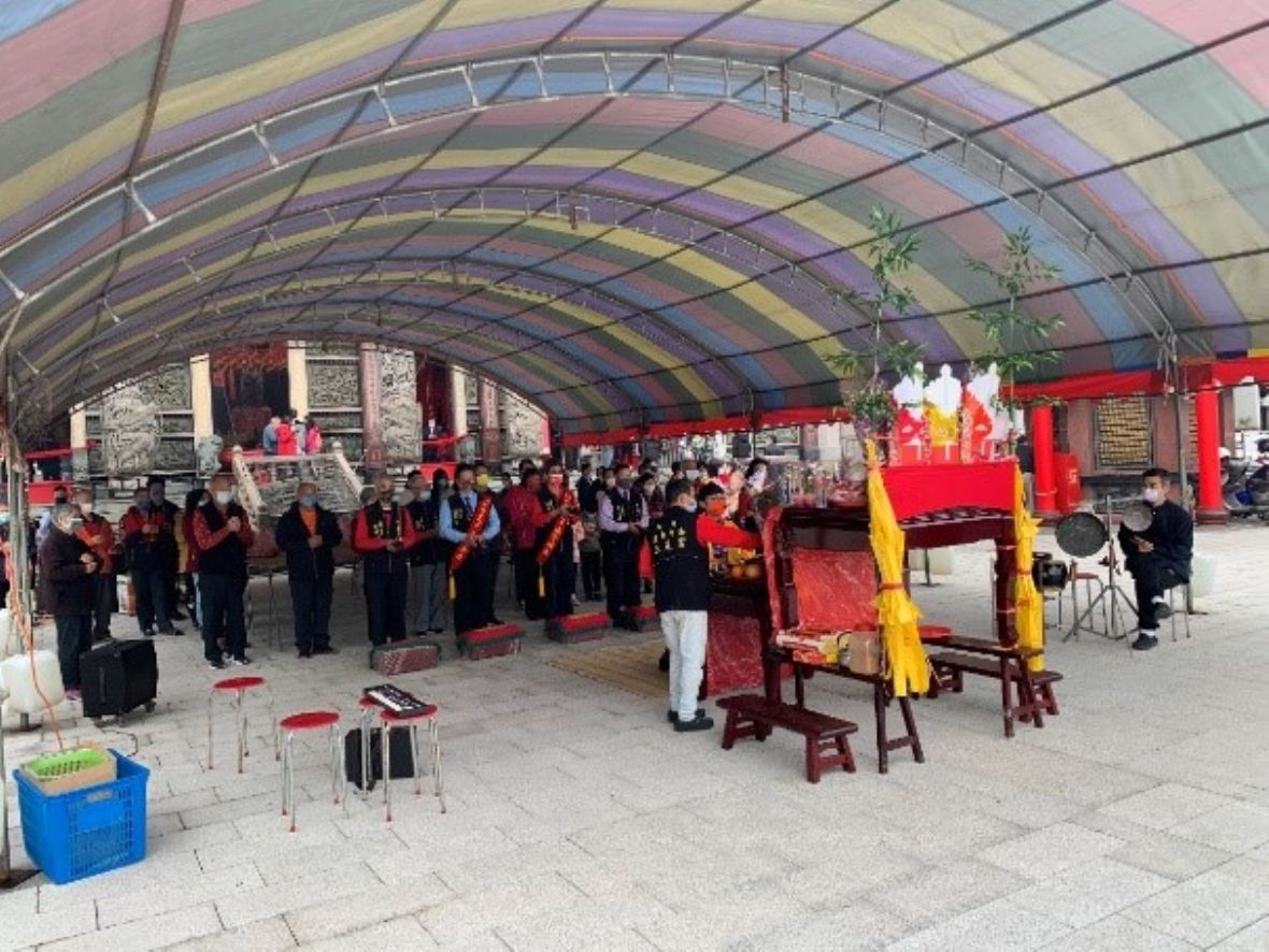 新豐鄉客家人信仰中心中崙村三元宮外聘竹北黃子凡閩南人道長舉行開燈法會