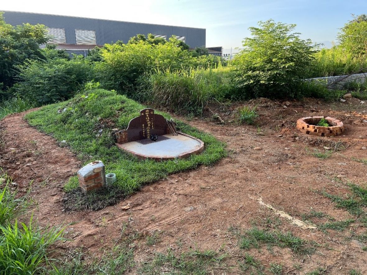 新豐鄉埔和村1-2鄰私有墓地上的朱許屘女士的土葬墳墓