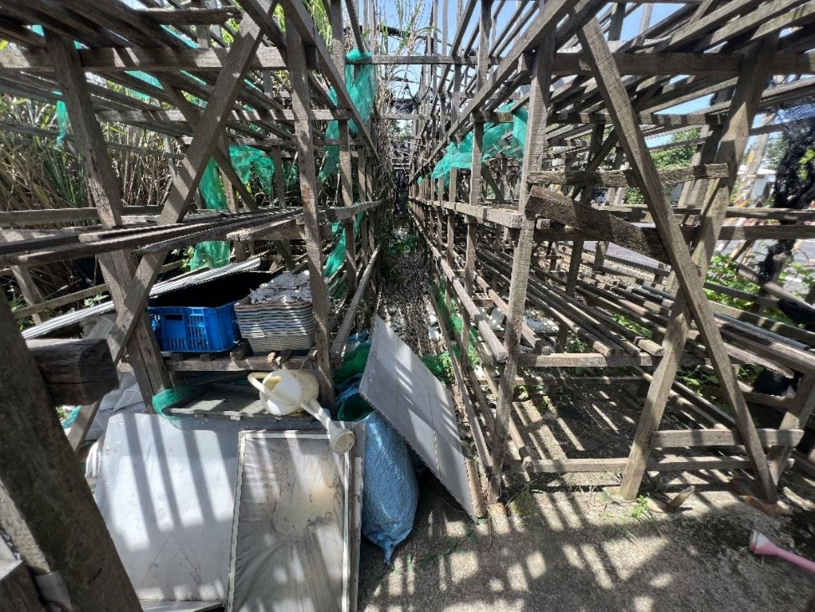 青埔梁屋洋菇寮殘留洋菇栽培床架照片
