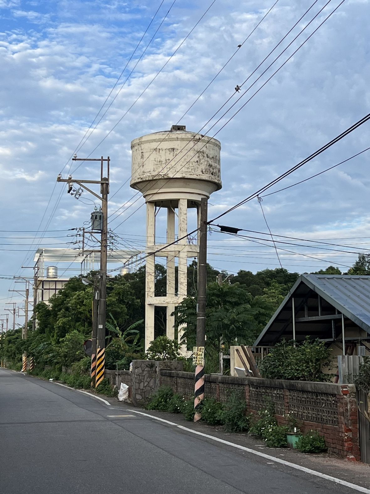 彰化（新竹）農場於民國44年（1955）為提供場員生活用水的鋼筋混凝土給水塔