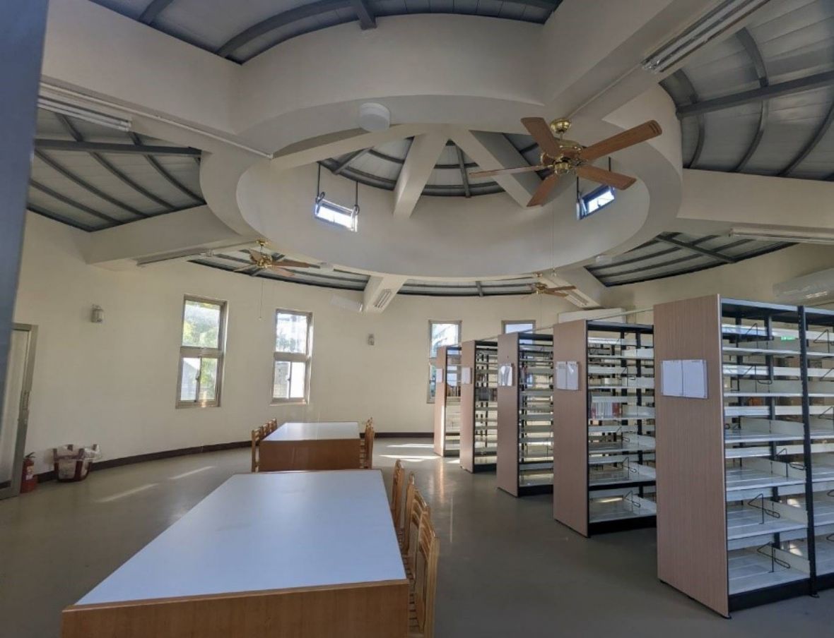 新豐崎頂社區活動中心內部圖書館空間