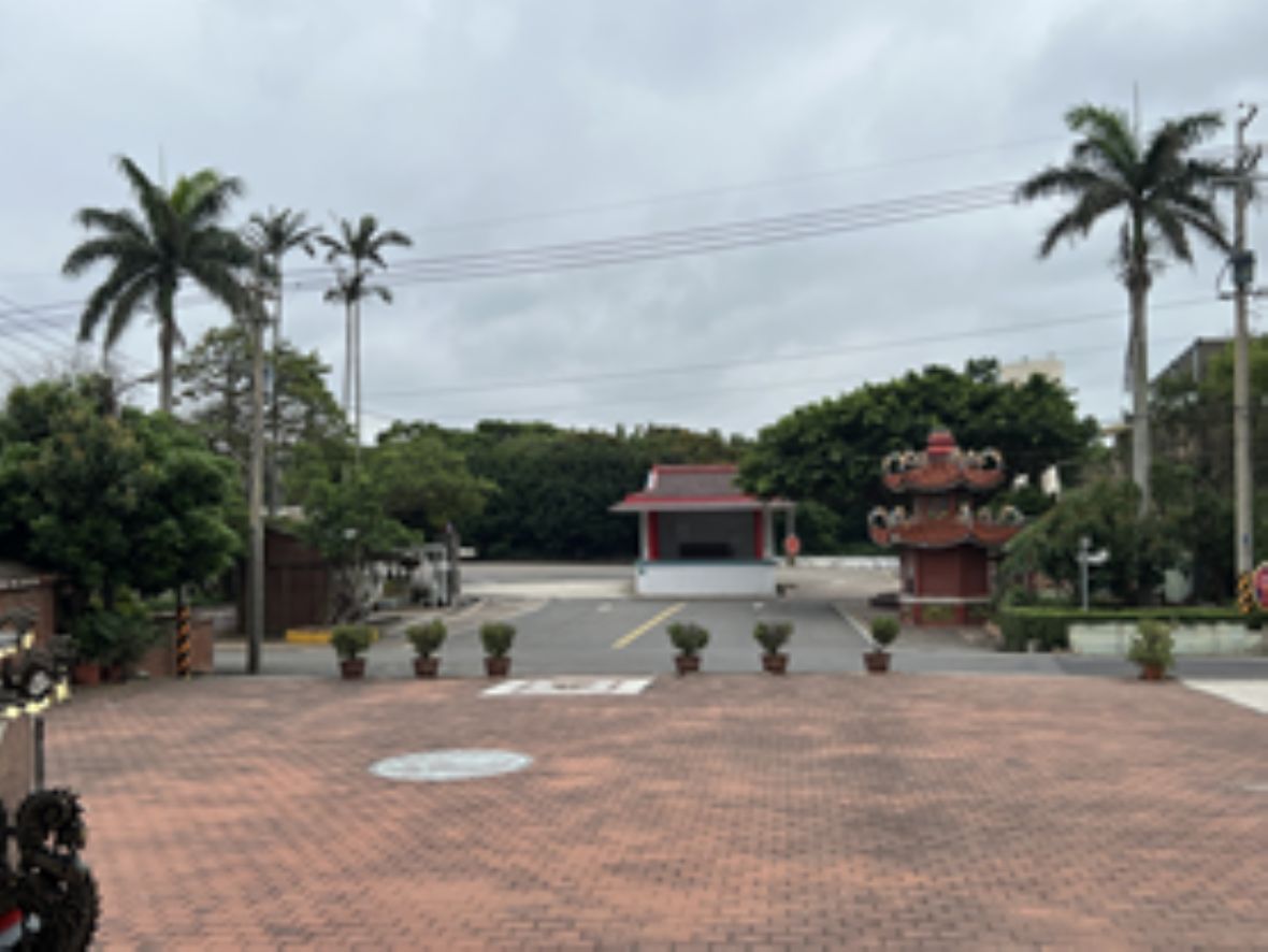 福龍宮廟埕廣場與戲臺