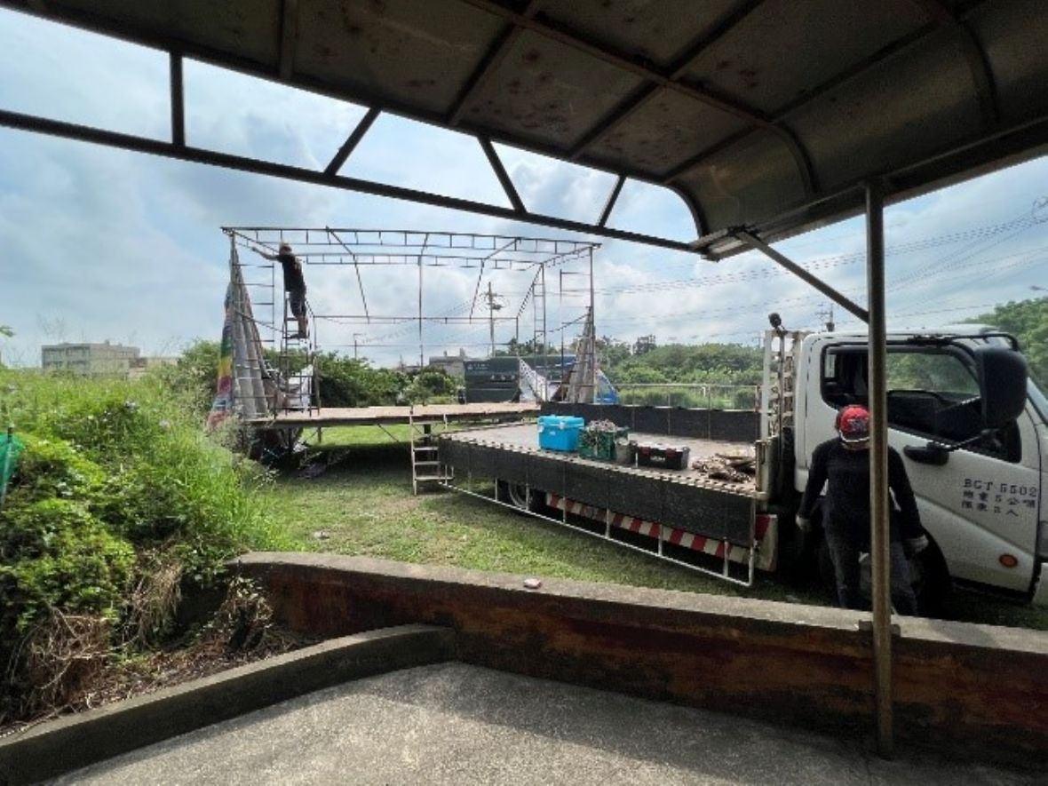 新豐村福德祠土地公廟（24.915247, 120.974748）臨時性戲臺之搭架