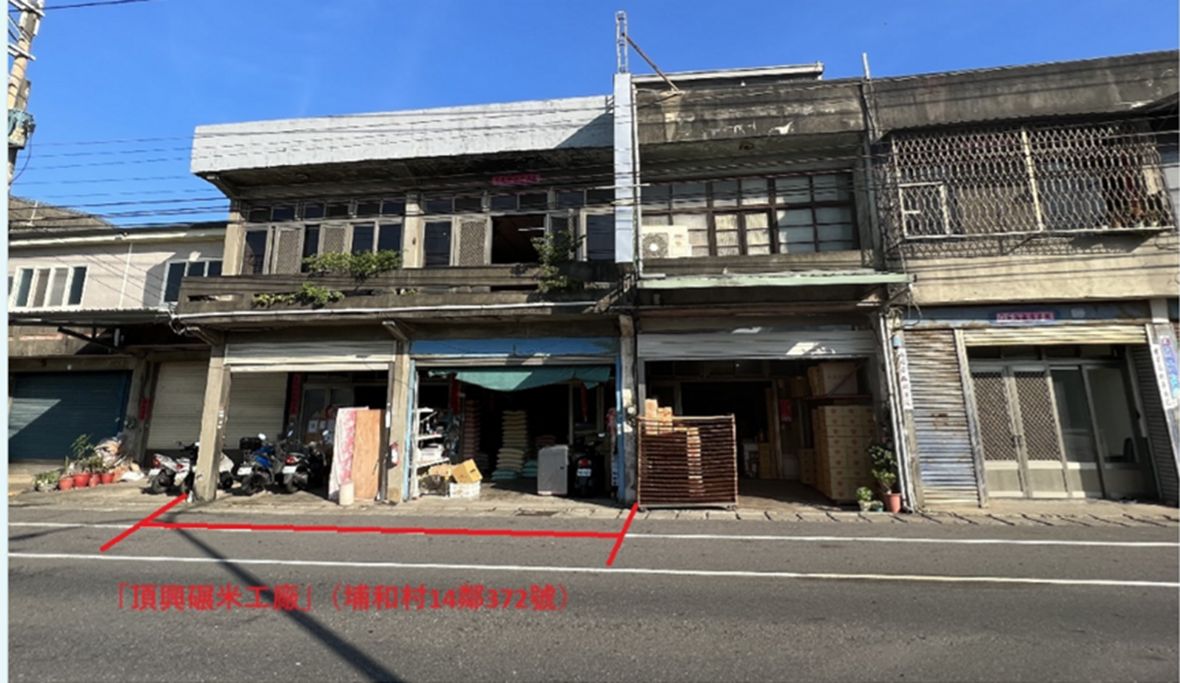 擁有騎樓型臺灣店屋型態建築之頂興碾米廠立面