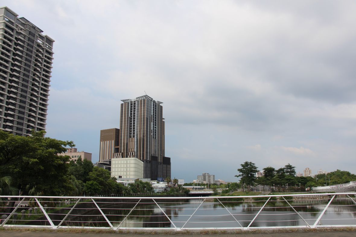 /龍子里福德祠，坐落於昔日舊聚落「凹子（仔）底」之中。