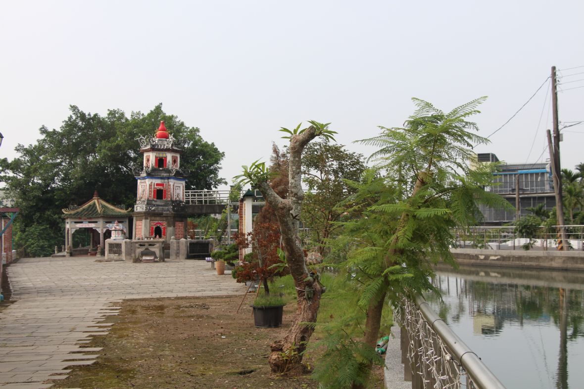 伯公廟左側為達達港遺址