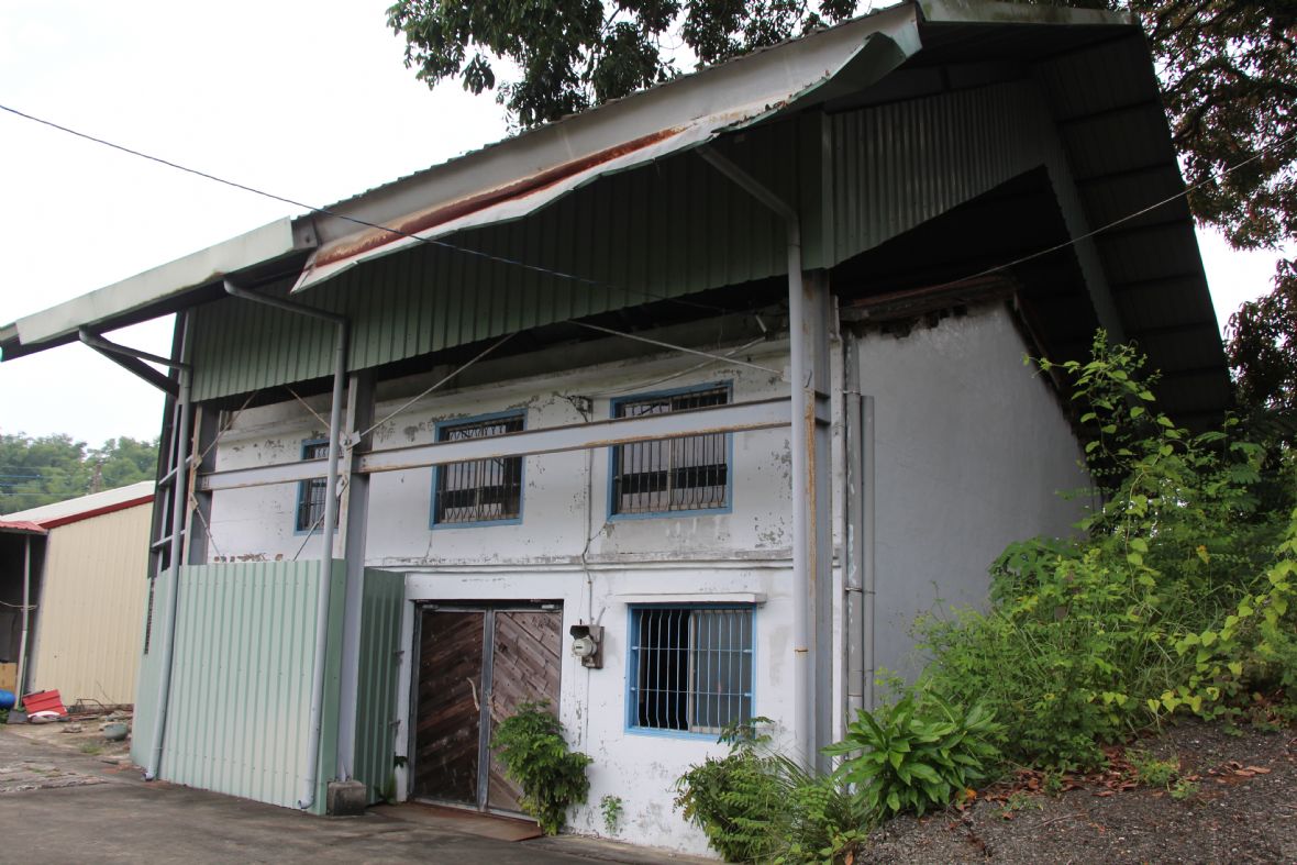 目前鍾家舊菸樓因地震受損，正靜待修復，並以鐵籬笆圍護