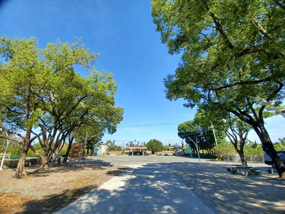 前方入口處望向伯公方向