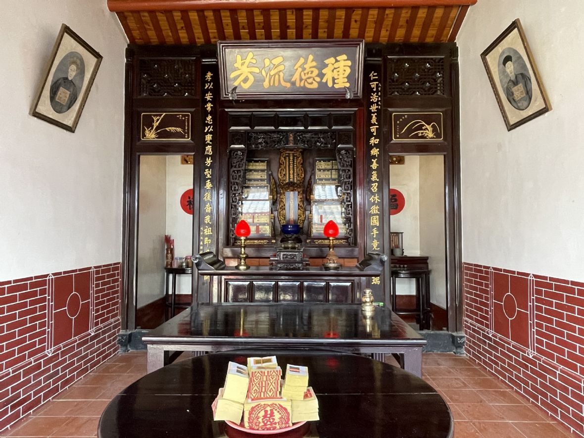 城南里騰清公祠神龕