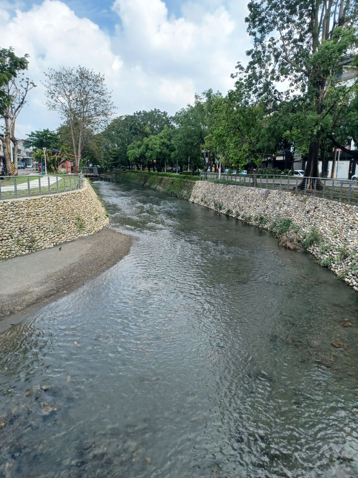 伯公後方龍頸溪