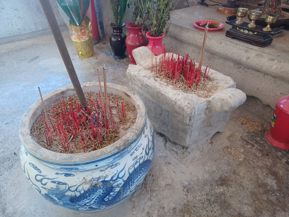 伯公廟傳統、陶瓷消爐