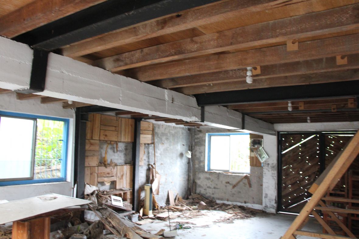 待整修的菸樓內部