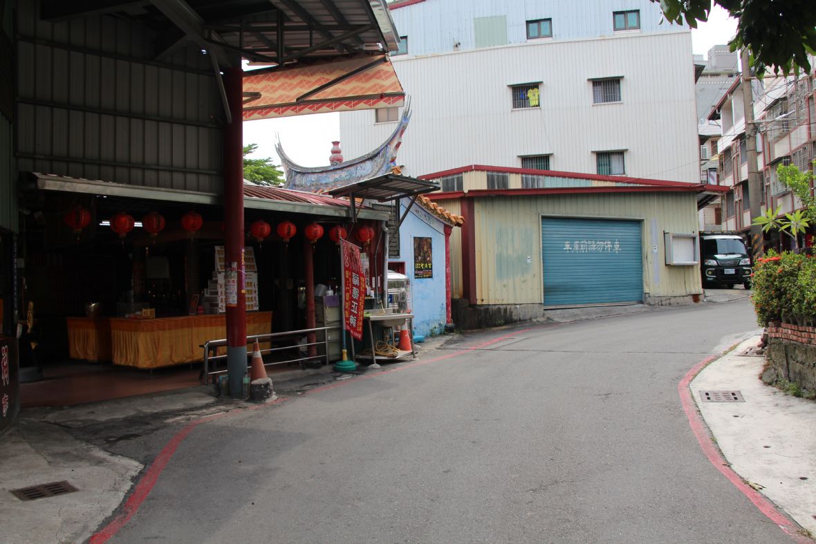 伯公廟鄰近社區，為居民信仰聚會的中心