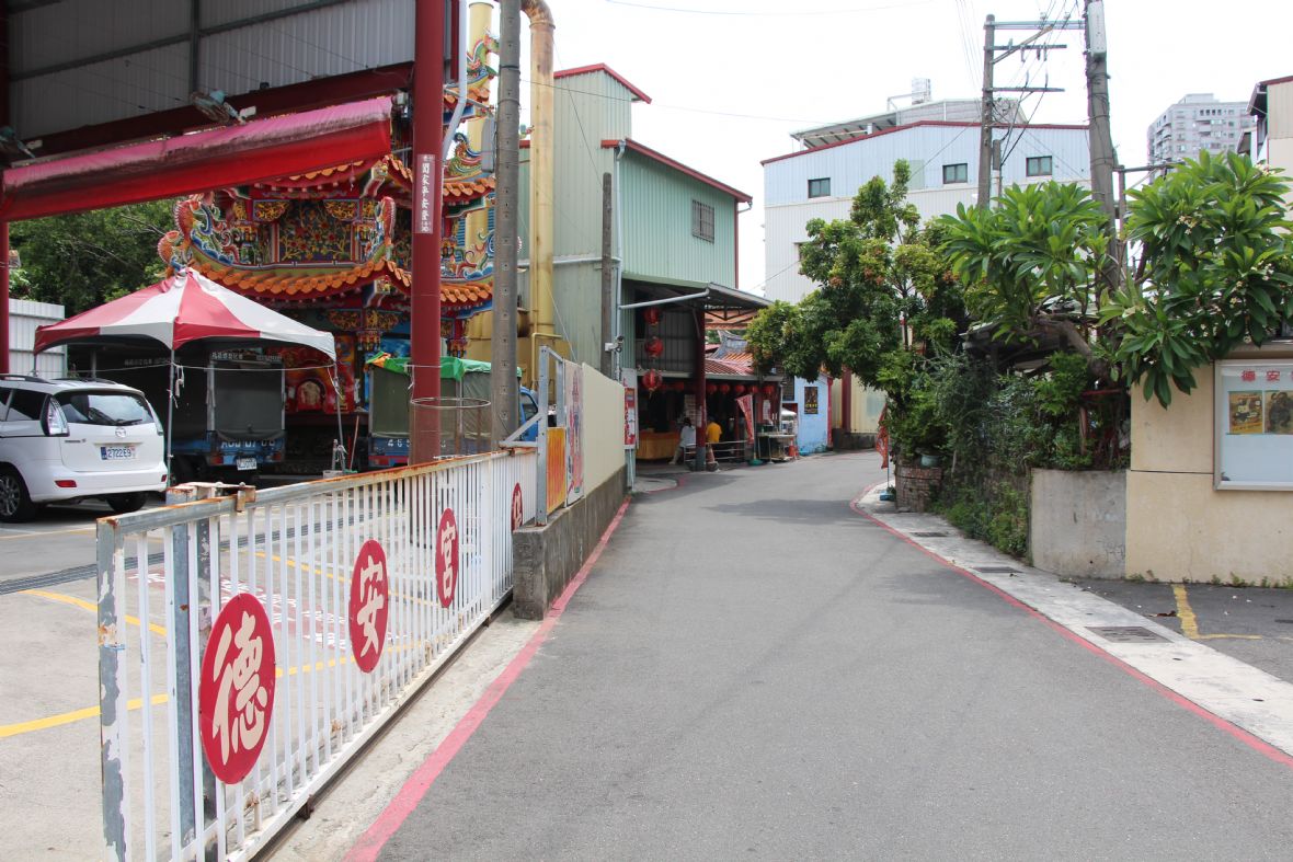 龍子里福德祠比鄰德安宮媽祖廟