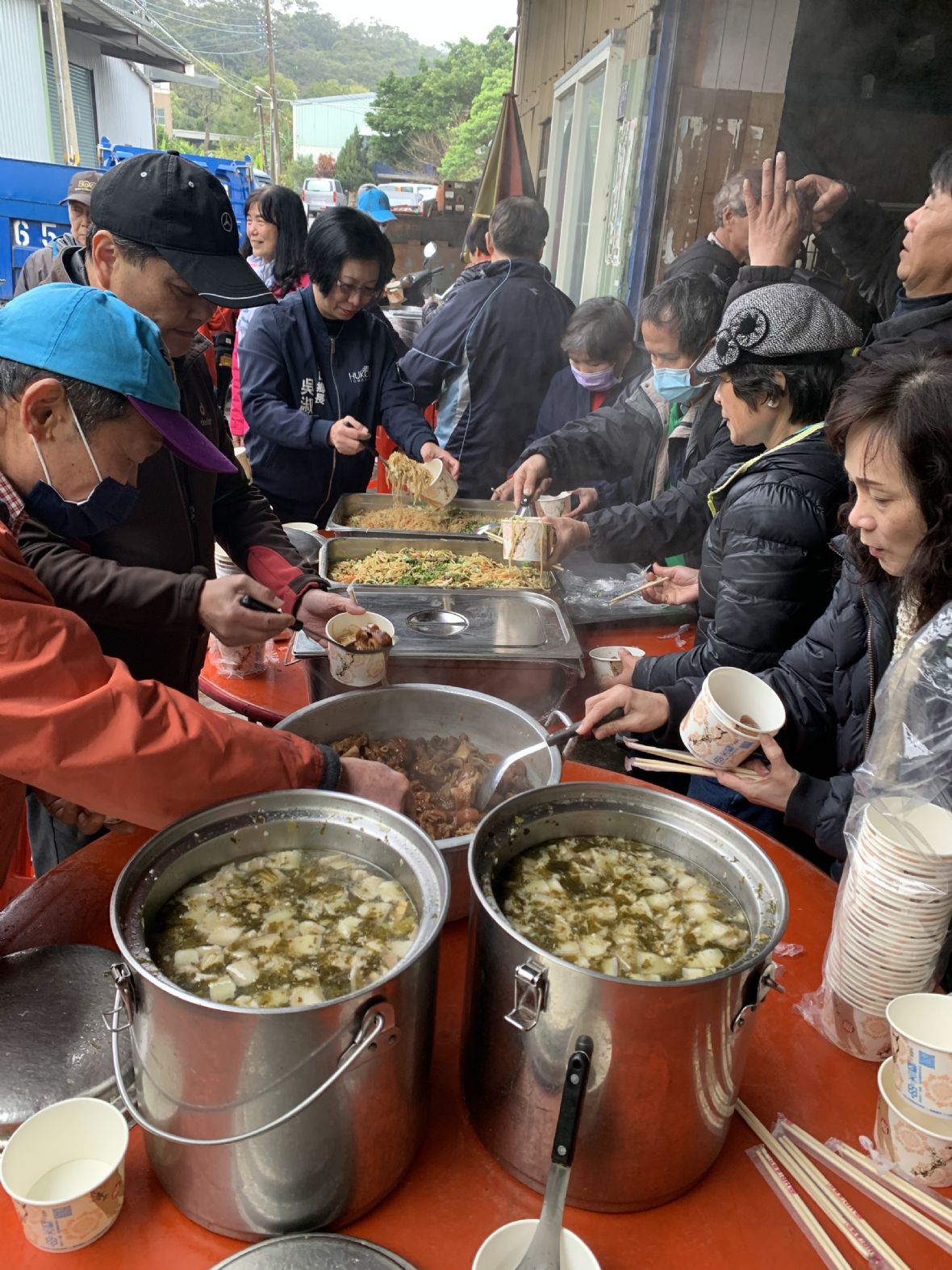 湖南村糞箕窩窩口伯公生食福活動