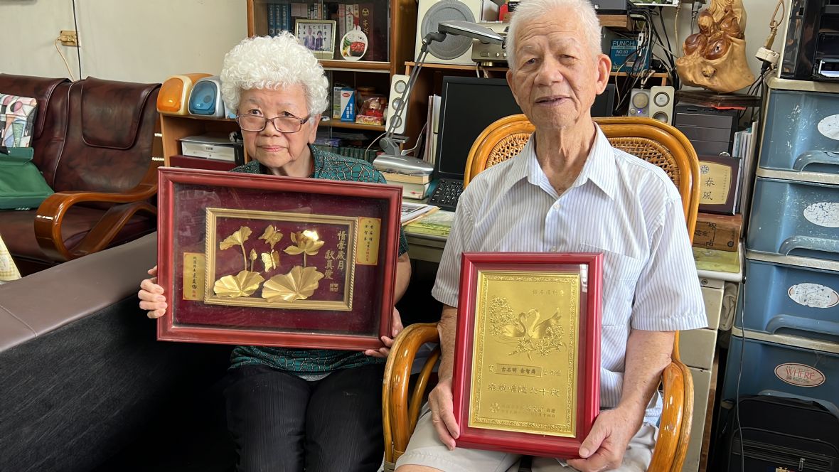 9.古石明余智粦夫婦。