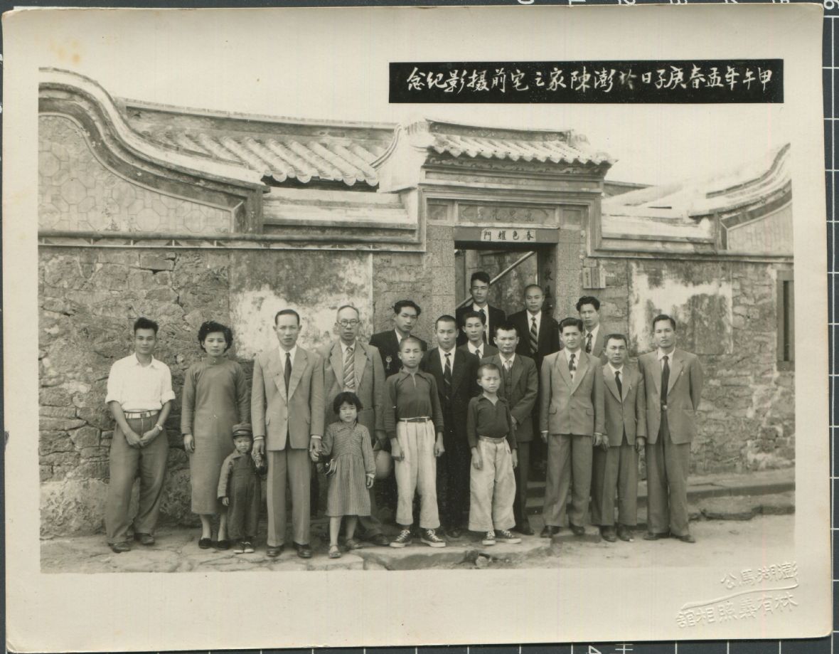 19.1954年，?次勝、賴雙喜參觀澎湖留影。?成達/提供