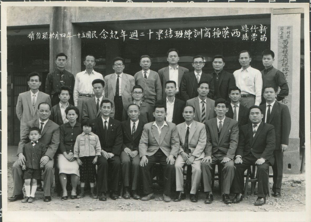 20.1962年，?次勝、張肇圓參加西藥種商結訓十二周年活動合影。?成達/提供