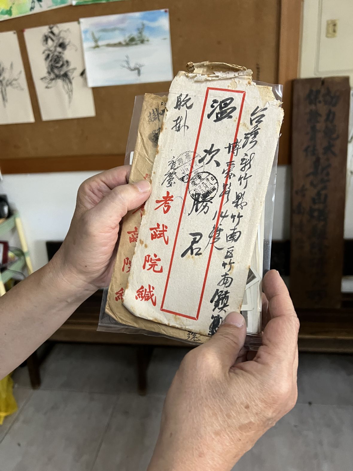 7.民國38年10月從考試院自重慶寄出證書的航空信封。