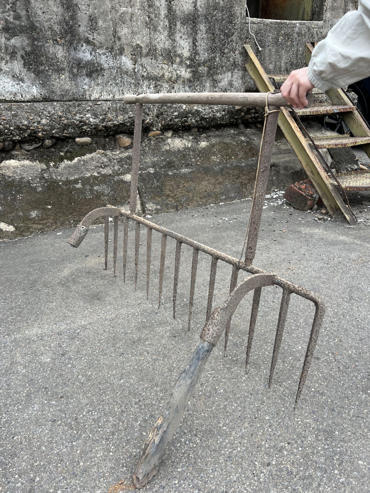 6陳家以前使用的犁耙。